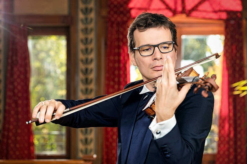 Violonistul Alexandru Tomescu, decorat cu Ordinul Naţional „Pentru Merit” în grad de Cavaler
