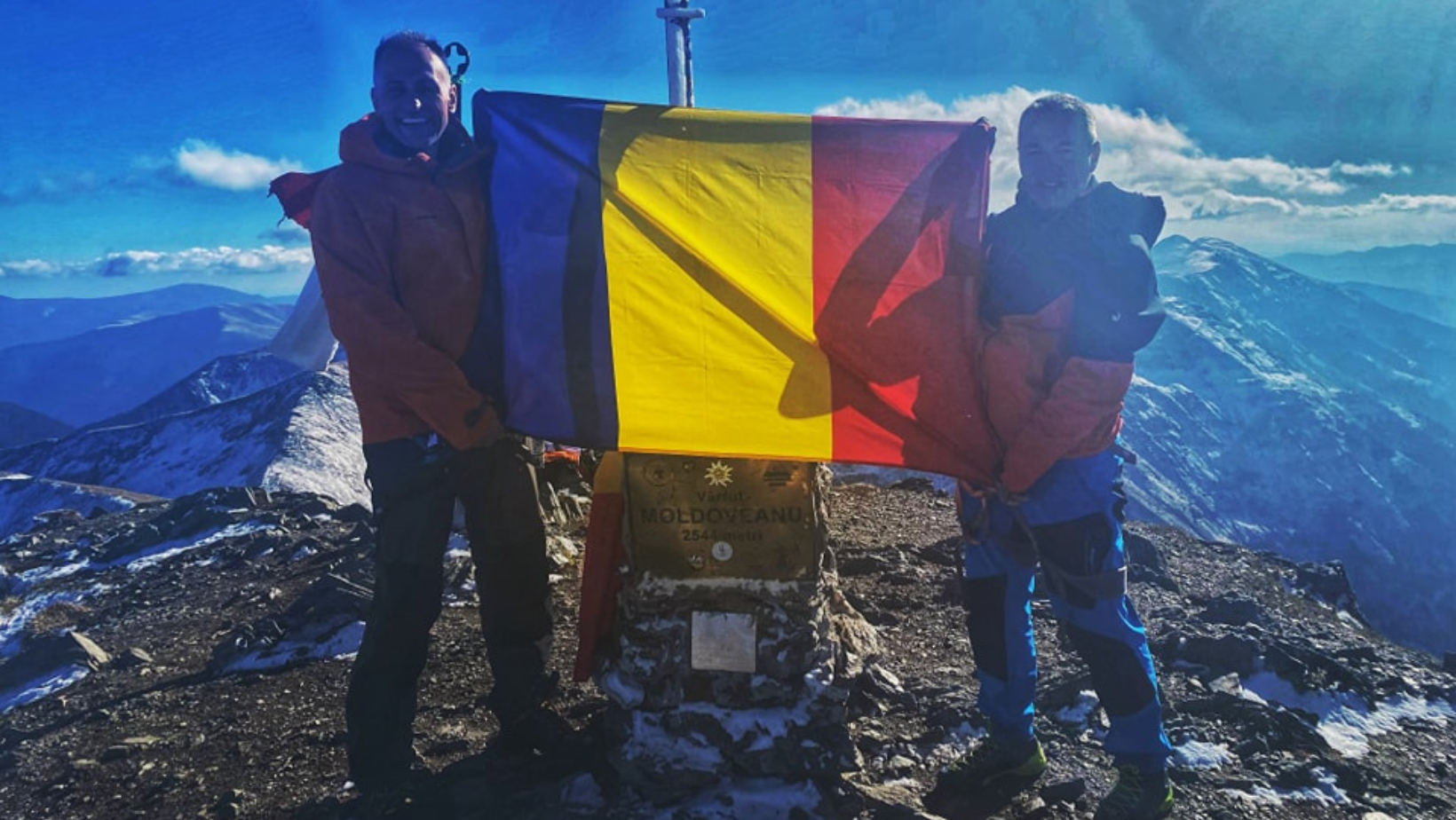 Drapelul Național, arborat pe „acoperișul României” de Ziua Armatei