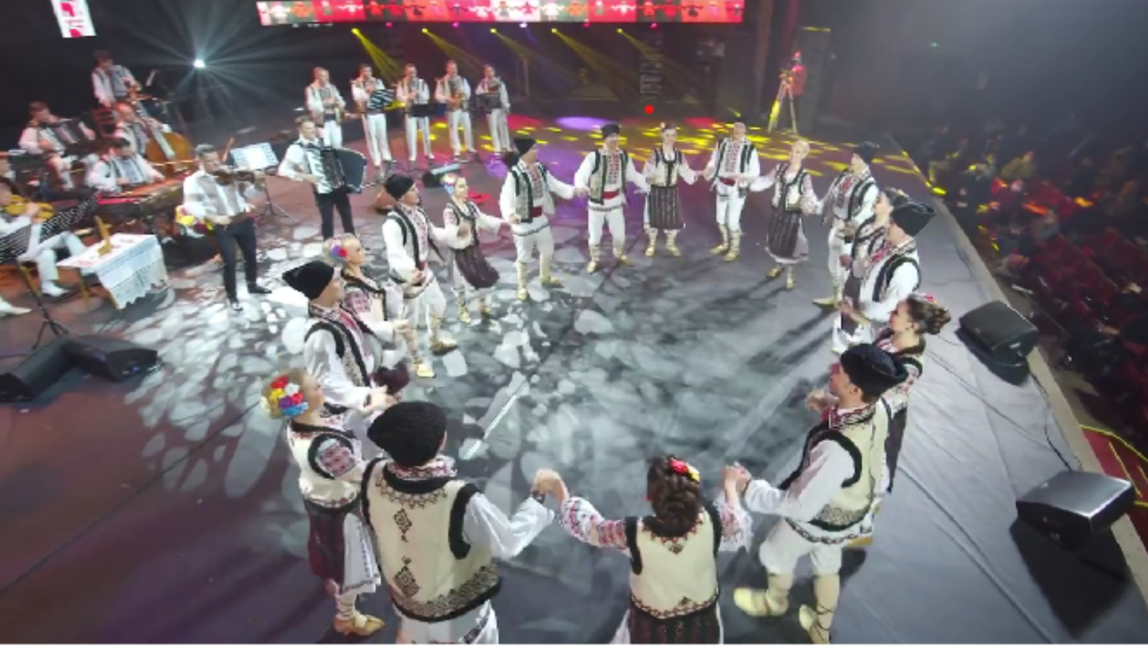 ”Să întindem hora mare” - Artiști de pe ambele maluri ale Prutului, într-un concert-manifest la Chișinău de Ziua Națională a României