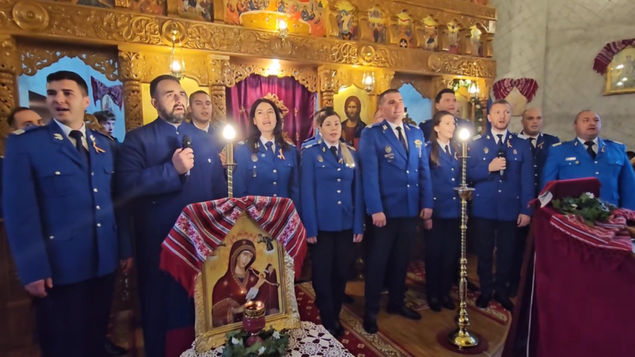 (VIDEO) Colind în uniformă. Jandarmii brașoveni lansează al treilea album de colinde românești