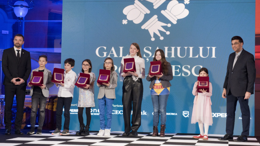 Marele maestru Vishy Anand, legenda șahului mondial, i-a premiat pe juniorii români campioni la europene