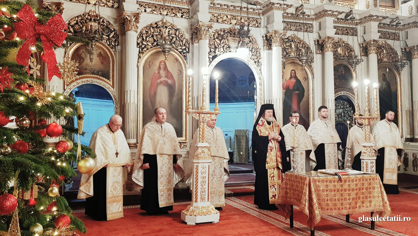LA MULȚI ANI, 2024! Slujbă de Te Deum de la Catedrala istorică din Cetatea Aradului. ”Timpul este un dar de la Dumnezeu”, a spus PS Emilian