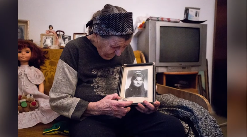 Singurătatea a determinat aproape 12.000 de seniori să sune în 2023 la Telefonul Vârstnicului
