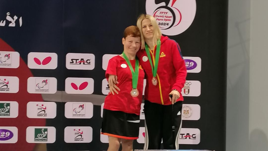 Gabriela și Camelia au câștigat două medalii de bronz la Turneul Internațional de Para Tenis de Masă din Egipt