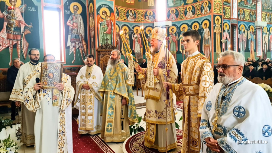 (FOTO) Sfântul Grigorie Teologul, prăznuit prin Liturghie Arhierească în Parohia Grădiște II din Arad