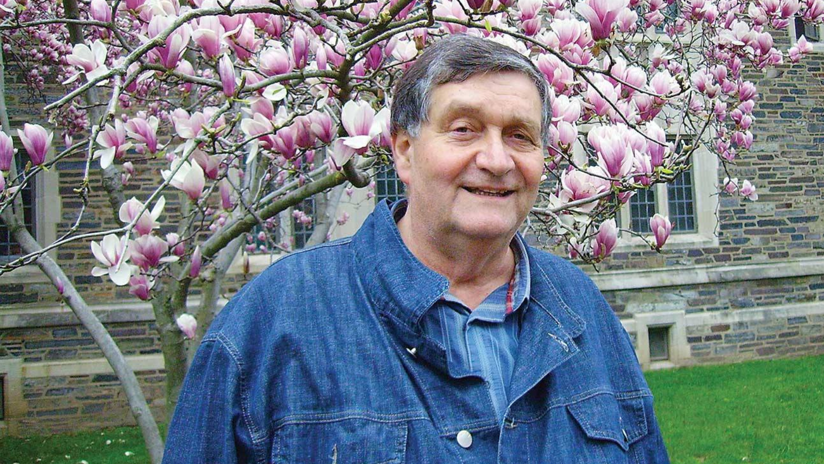 IN MEMORIAM Alex Ștefănescu. Începând de astăzi, TVR Cultural difuzează emisiunea „Istoria literaturii române contemporane, cu Alex Ștefănescu”