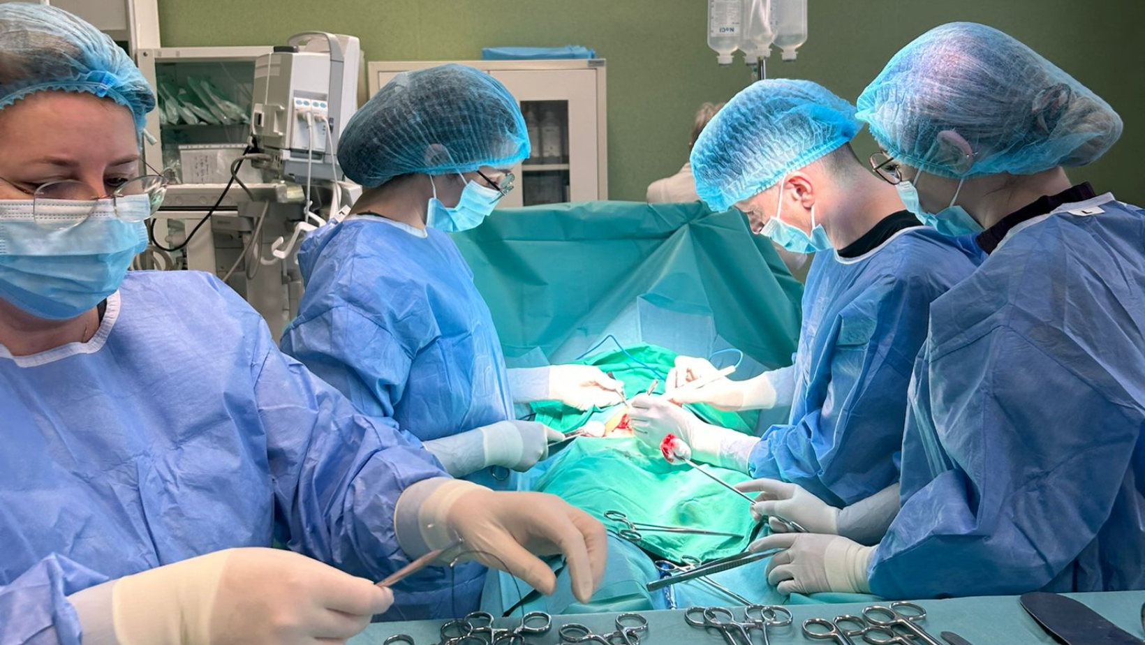 Medicii arădeni au extirpat o tumoare de 2,7 kg de la o pacientă de 45 de ani