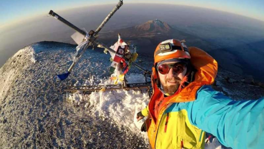 Alpinistul Adrian Ahriţculesei, primul bărbat din România care a încheiat "Circuitul celor şapte vulcani", pregăteşte o expediţie pe Everest
