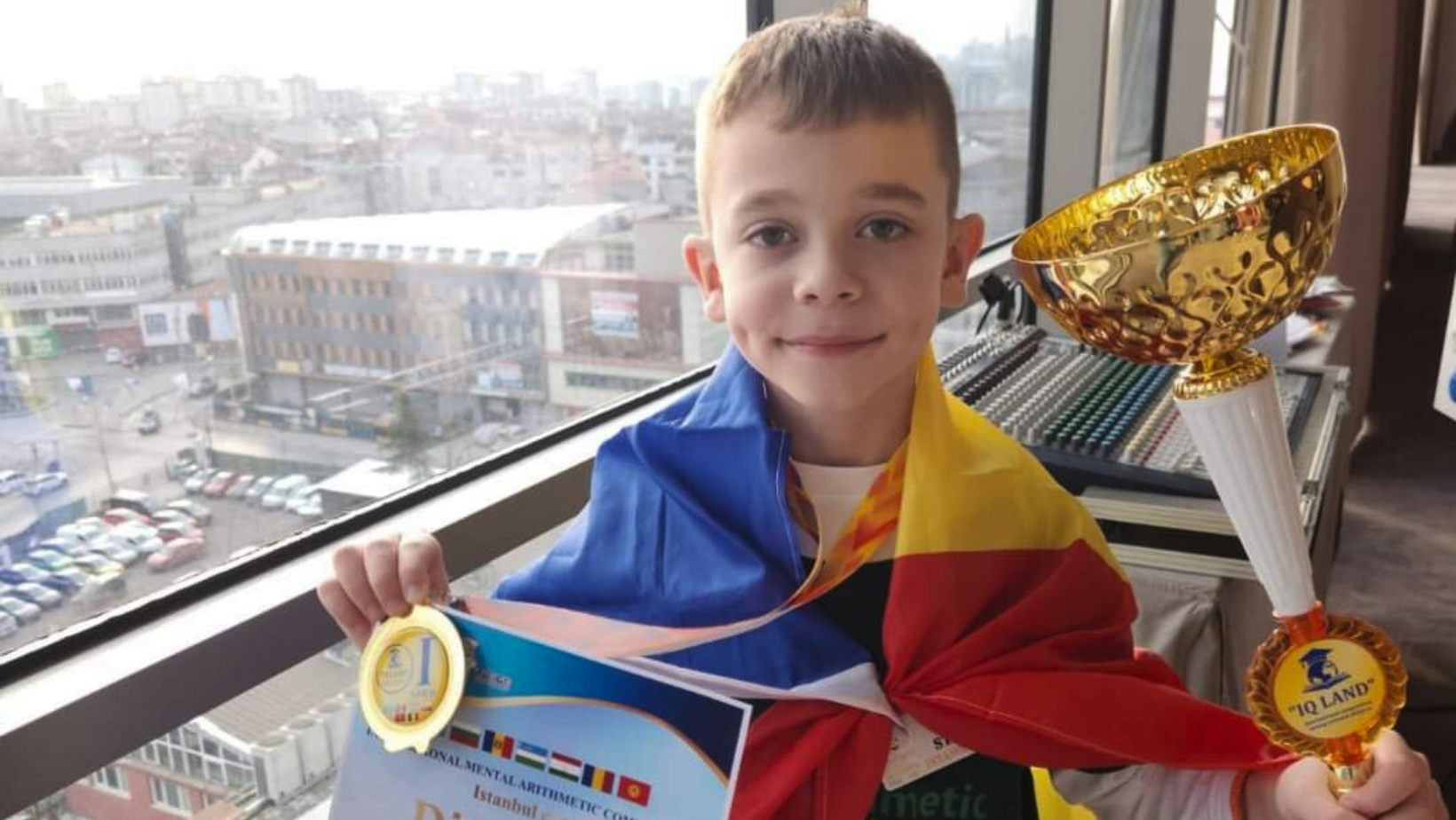 Ștefan are 8 ani și a câștigat medalia de aur la Olimpiada Internațională de Aritmetică Mentală din Turcia