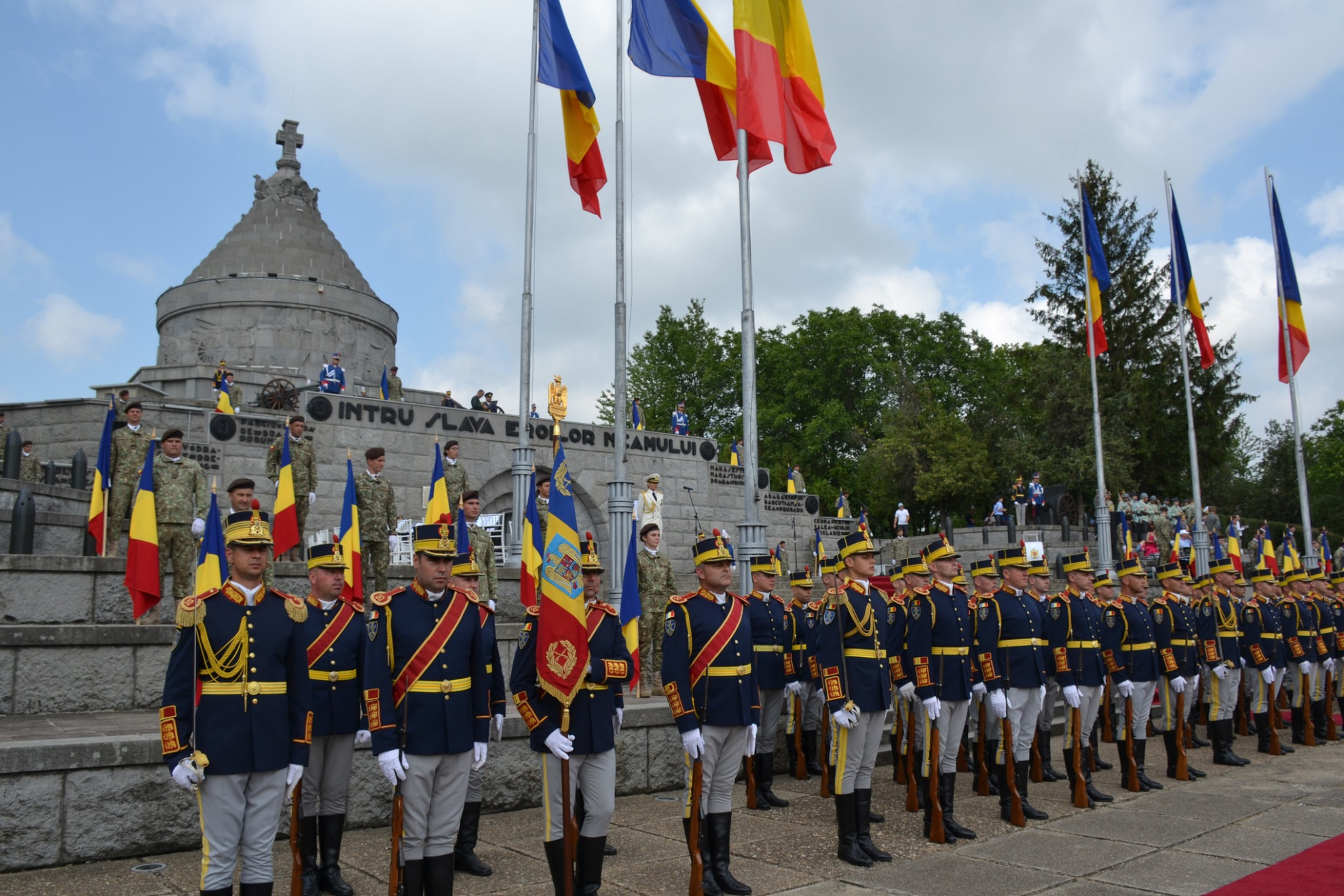 Mausoleul Eroilor de la Mărășești poate fi vizitat în fiecare zi, în perioada aprilie-septembrie
