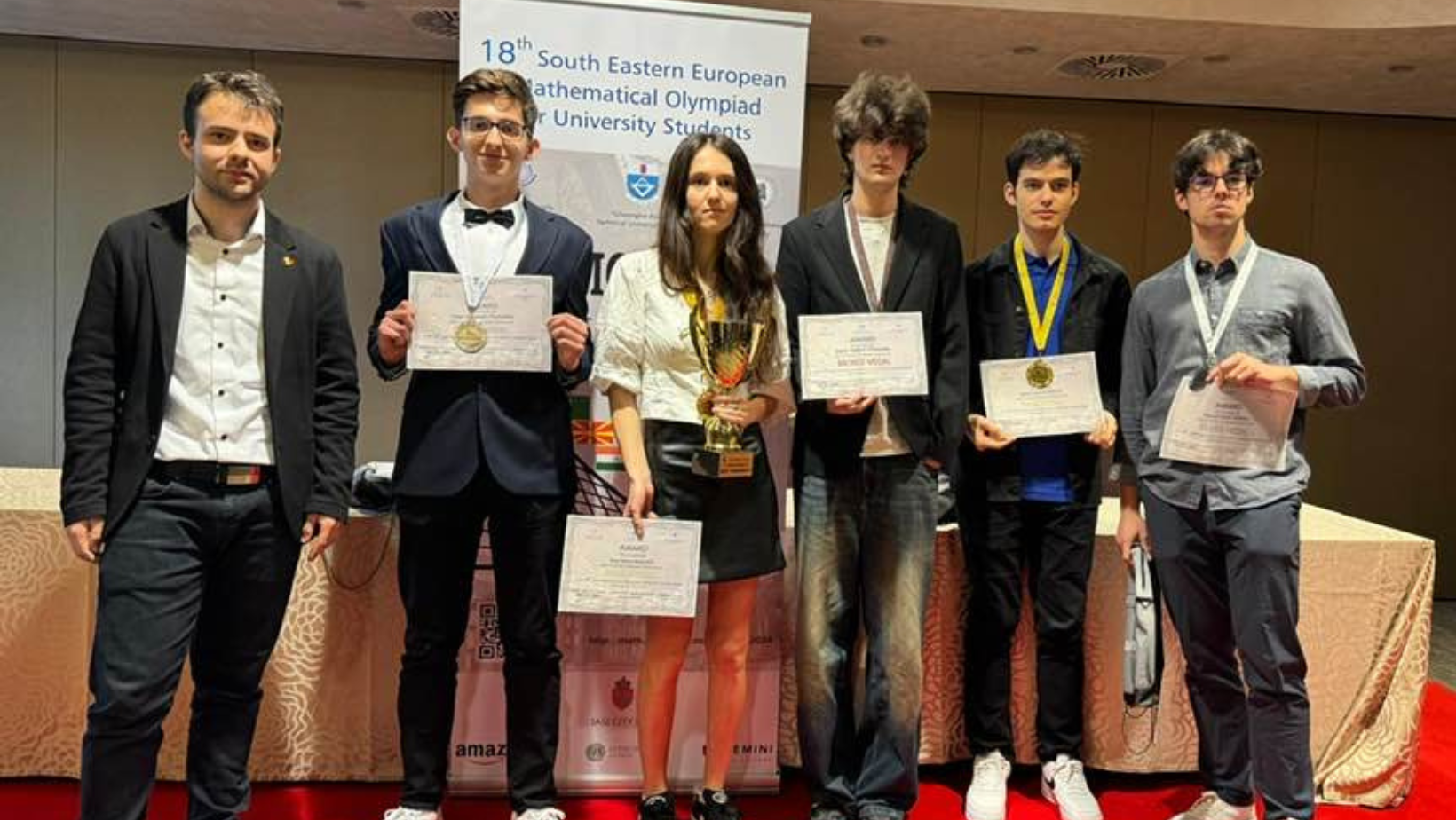 Studenții UB au câștigat aurul la Concursul Internațional de Matematică, pentru al șaselea an consecutiv