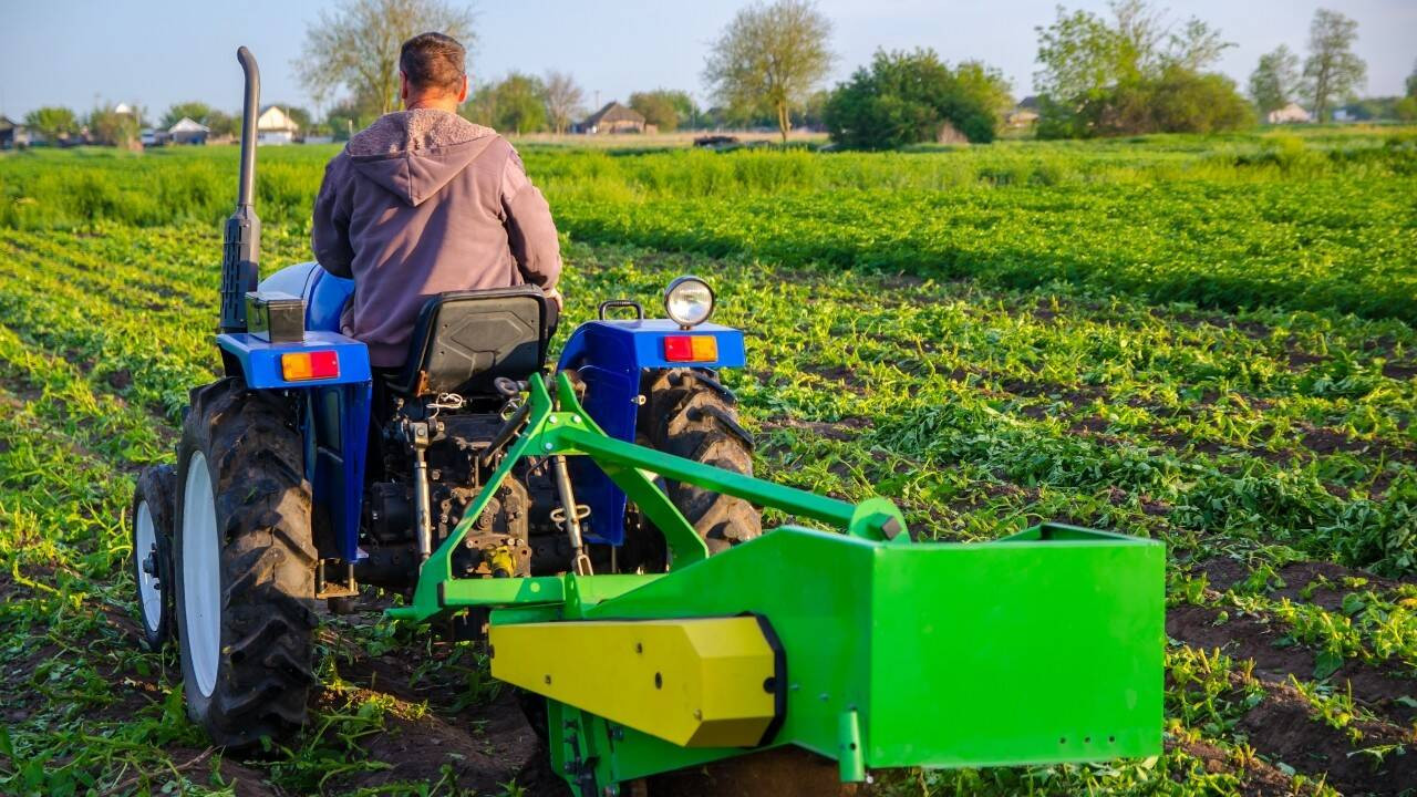 Fermierii vor primi subvenţia de 100 de euro începând din 15 mai