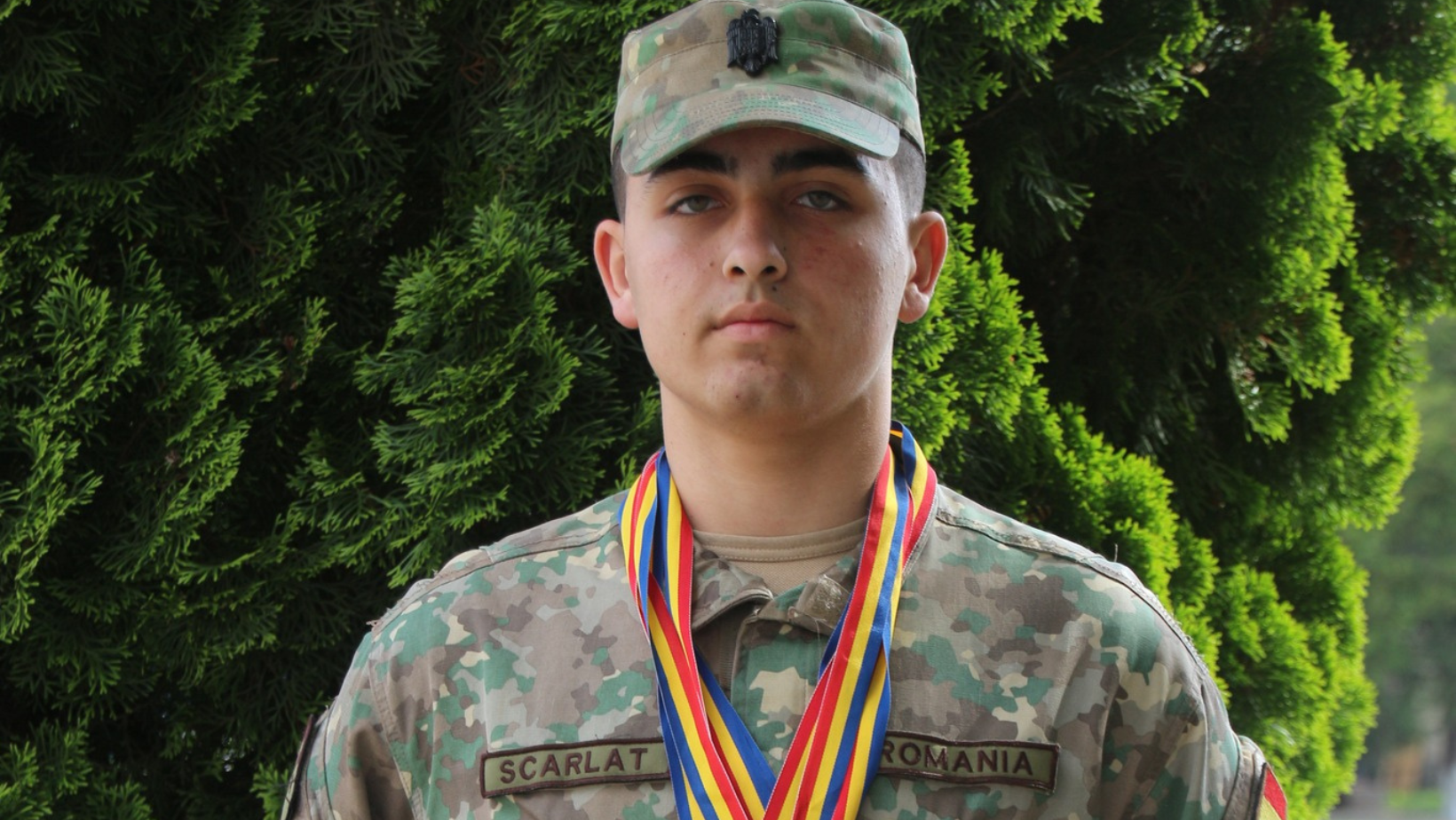 El este Ștefan, este elev militar și Campion național la Kempo