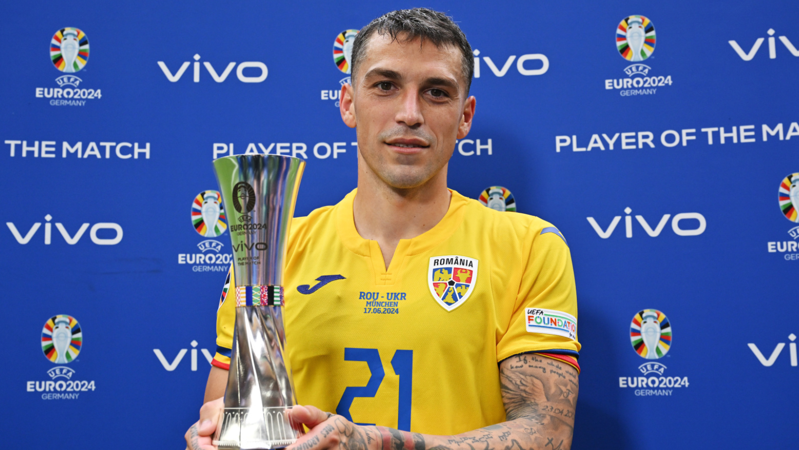 EURO 2024: Nicolae Stanciu a primit trofeul de cel mai bun jucător al meciului România - Ucraina