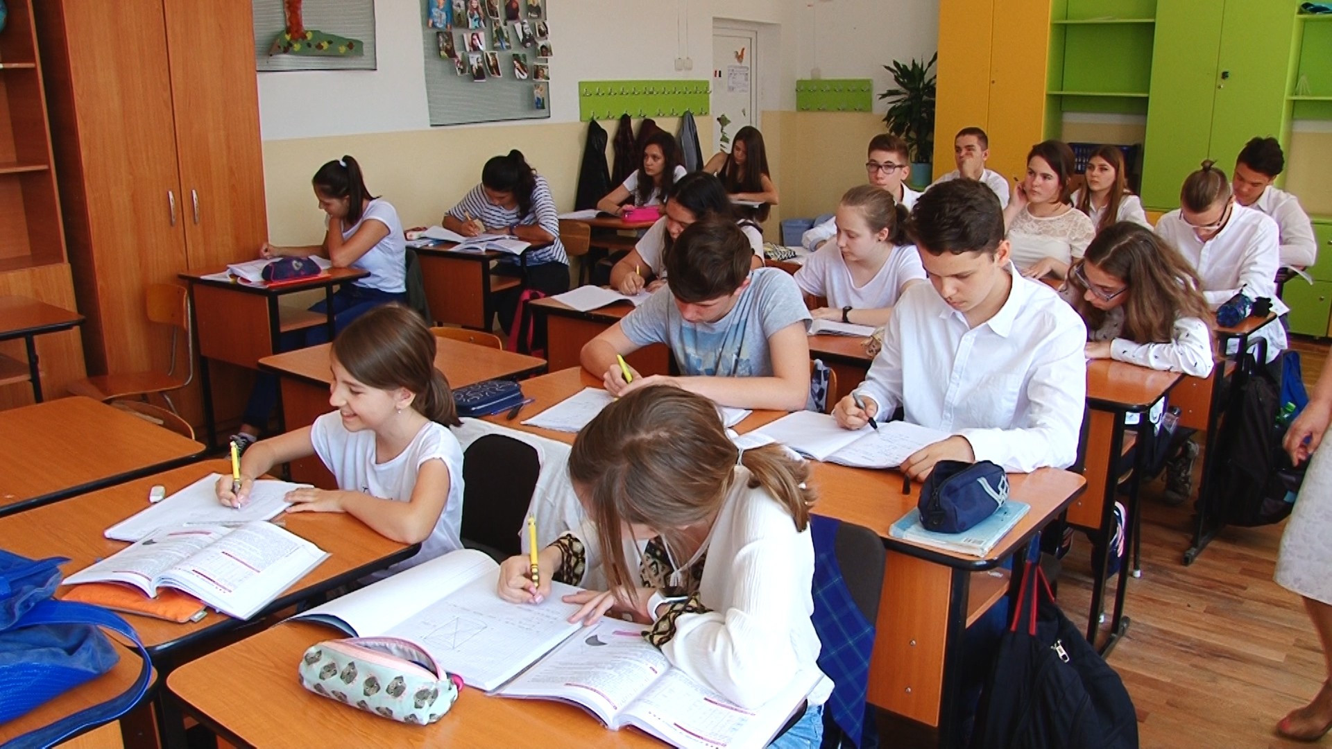 Peste 160.000 de absolvenţi de gimnaziu s-au înscris la Evaluarea Naţională