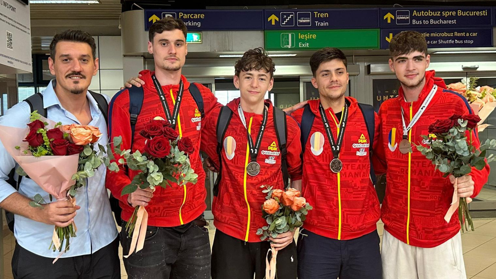 Vicecampionii europeni, întâmpinați cu flori la întoarcerea acasă de la Campionatul European de Scrimă de la Basel