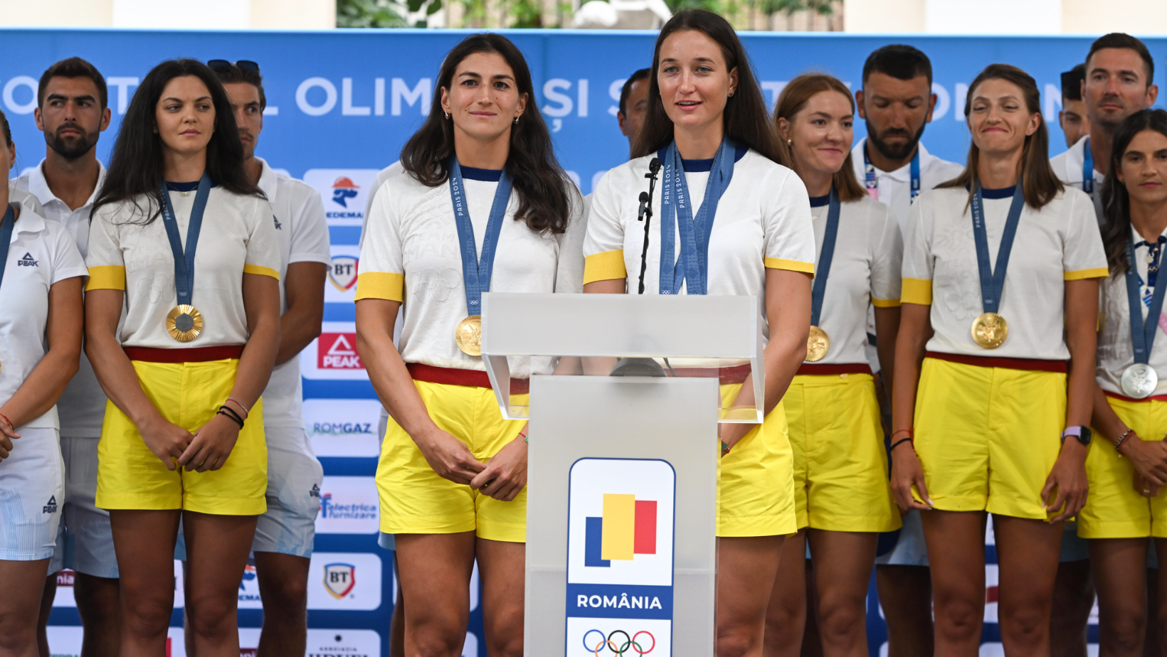 Medaliaţii olimpici de la canotaj, omagiaţi la Casa României din Paris