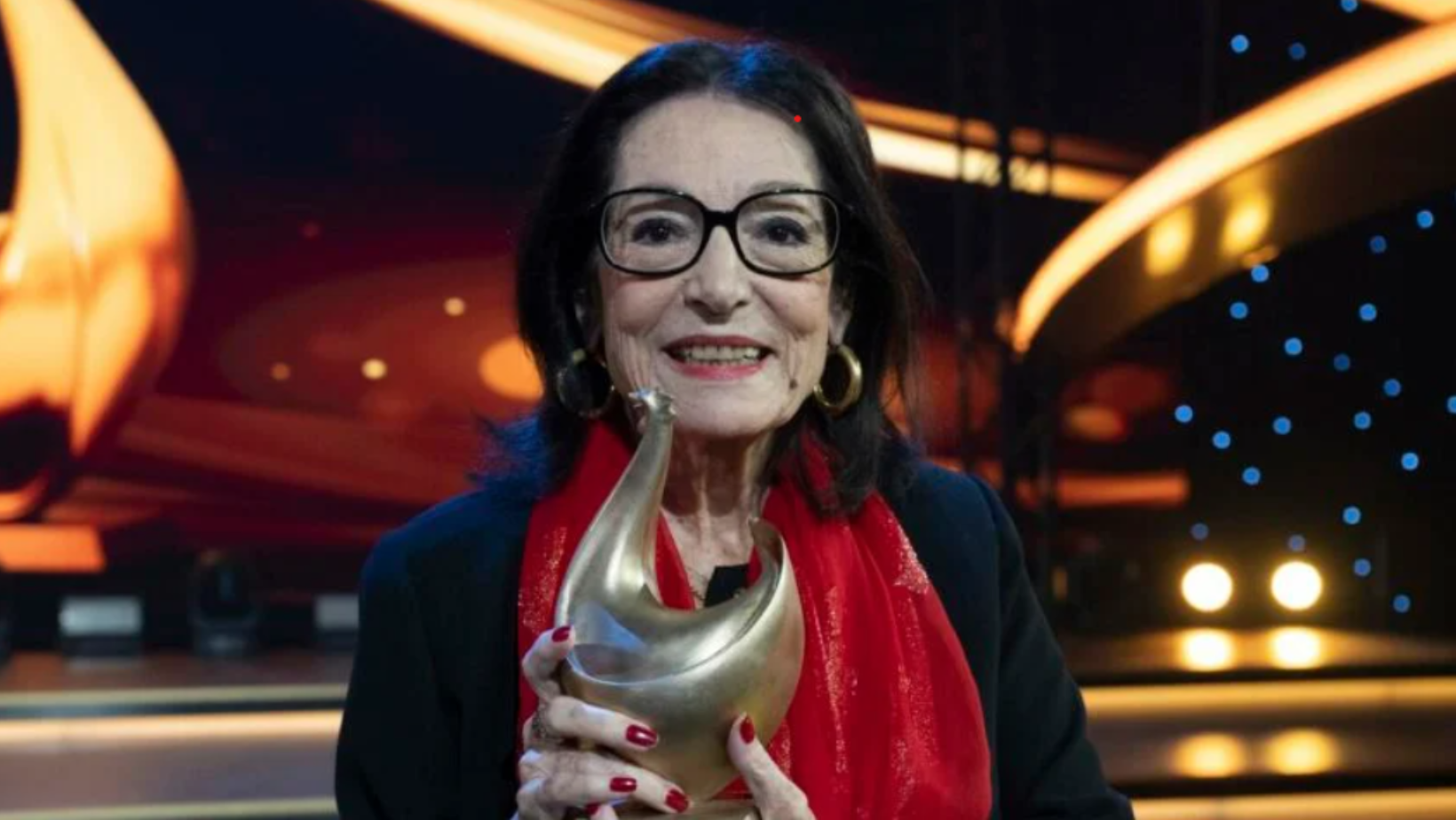 La aproape 90 de ani, Nana Mouskouri îşi ia adio de la scenă