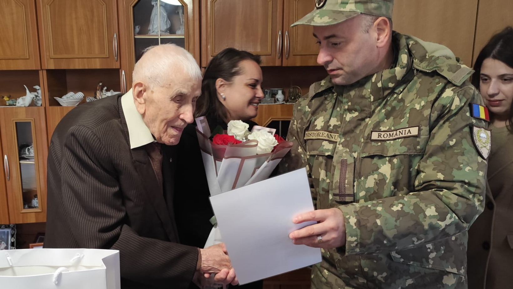 Veteranul de război Vasile Adam, sărbătorit la 102 ani
