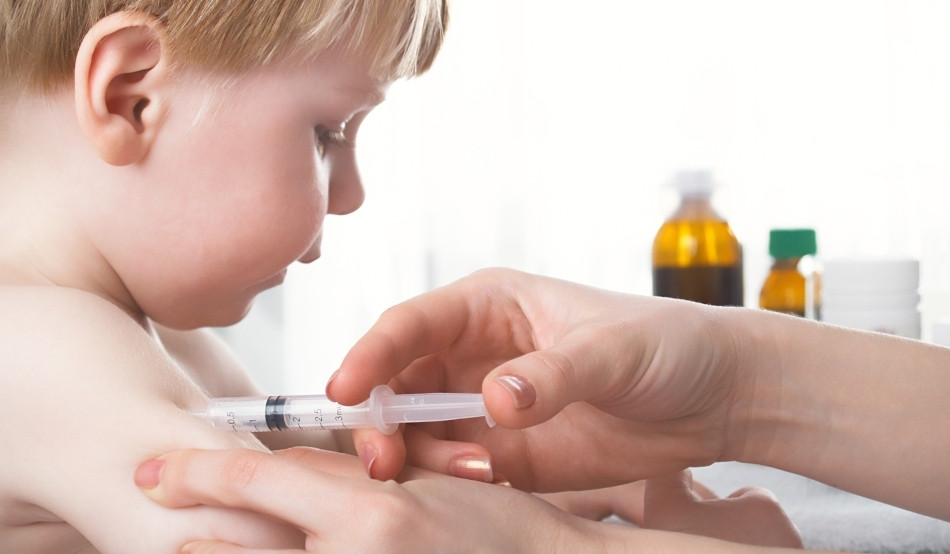 Tot mai puțini copii români sunt vaccinați împotriva rujeolei