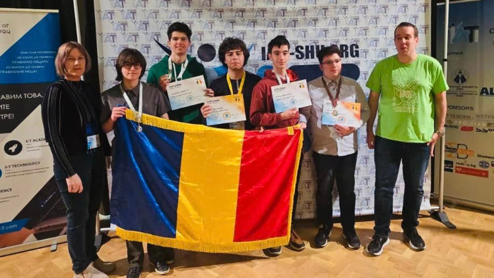 O medalie de aur și șapte de argint pentru elevii români, la Turneul Internațional Avansat de Informatică din Bulgaria