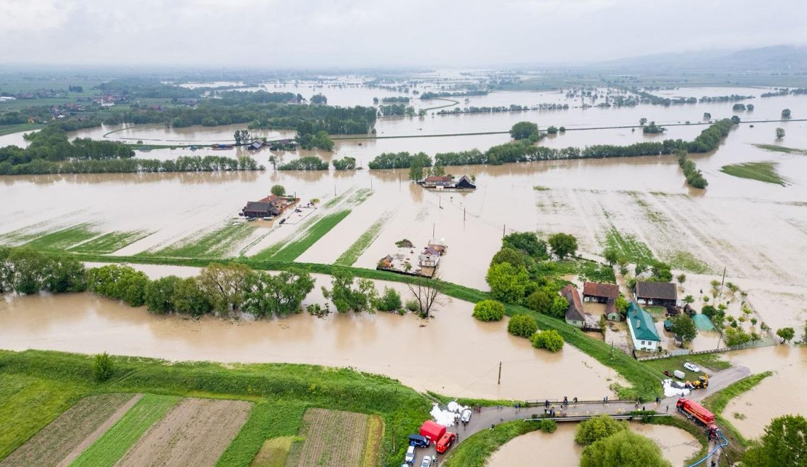 35 de localităţi din 13 judeţe sunt afectate de ploile abundente