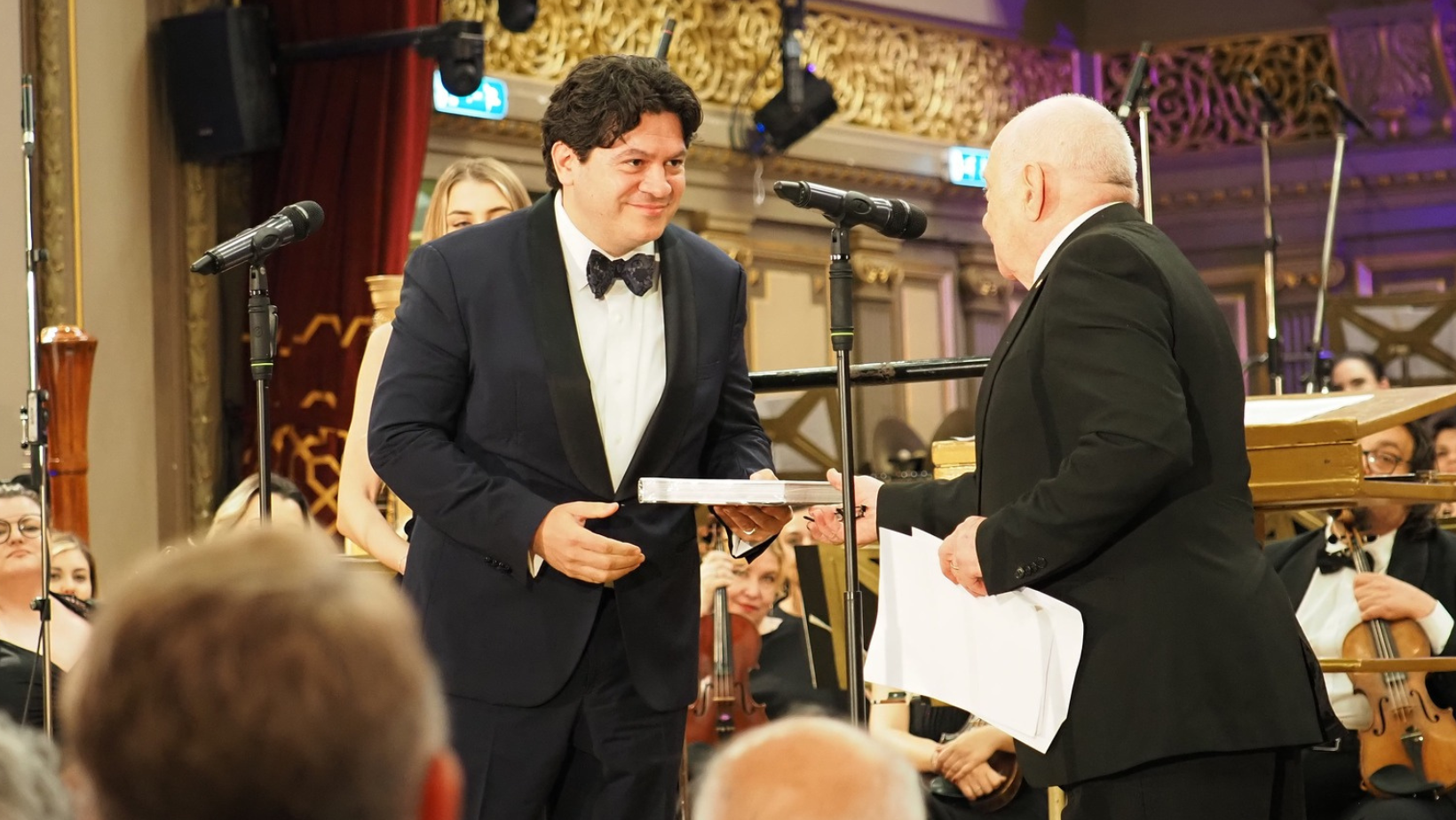 Maestrul Cristian Măcelaru a primit Premiul Constantin Brâncuși pentru Artă și Cultură la Gala Premiilor M.L.N.R.