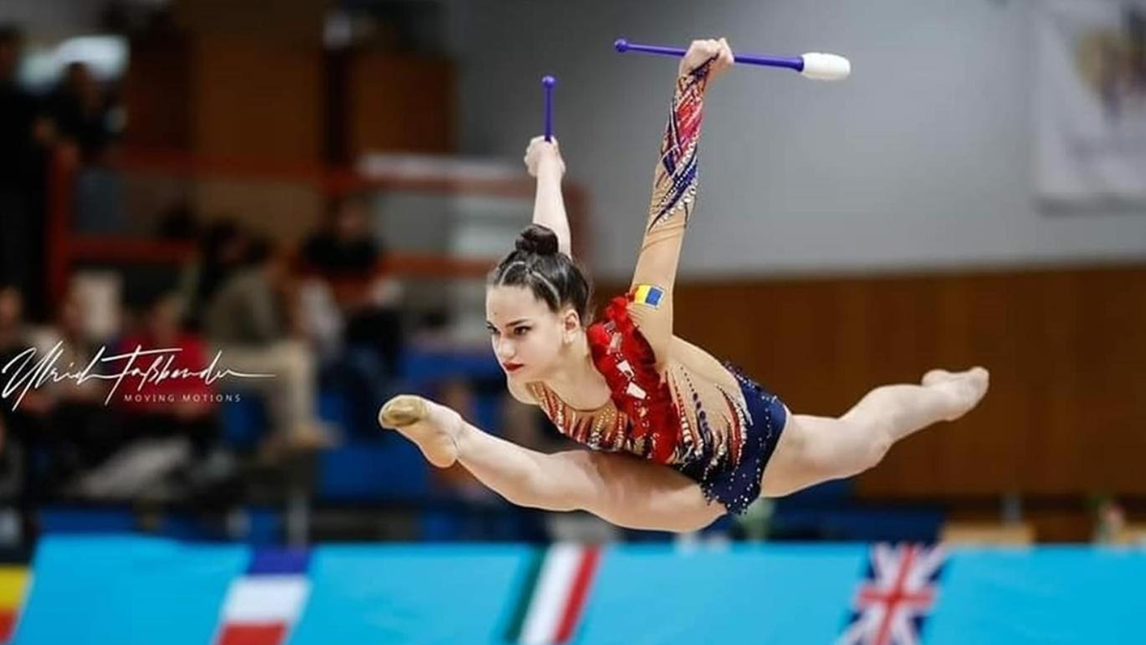 Ce performanță! La doar 16 ani, Amalia Lică a câștigat medalia de argint în finala probei de măciuci la Campionatele Mondiale de Gimnastică Ritmică