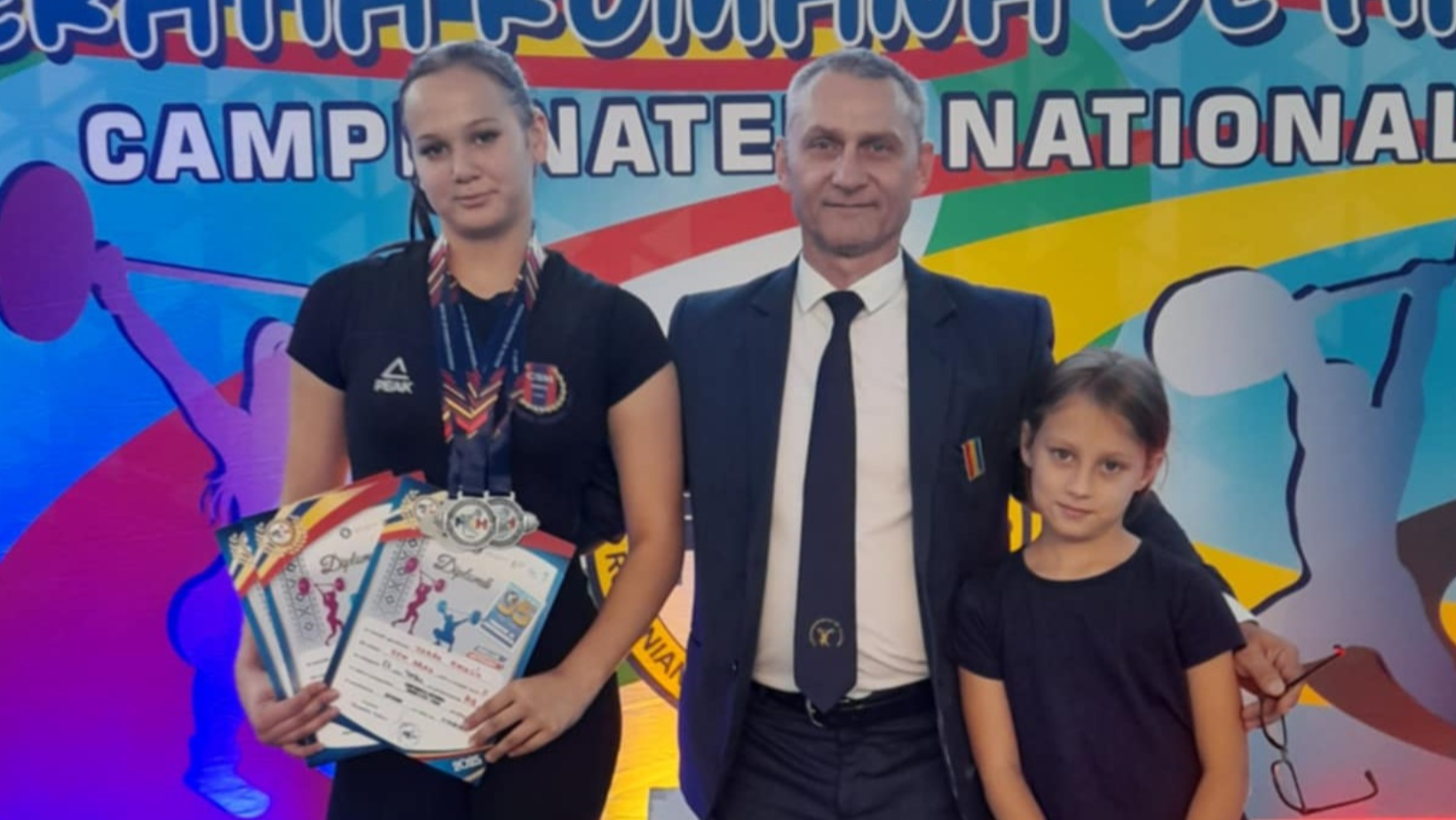 Halterofila arădeană Natalia Varga, triplu medaliată cu argint național