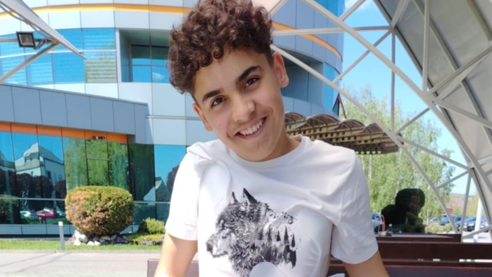 David, un adolescent de 15 ani, luptă pentru șansa de a respira și a trăi normal