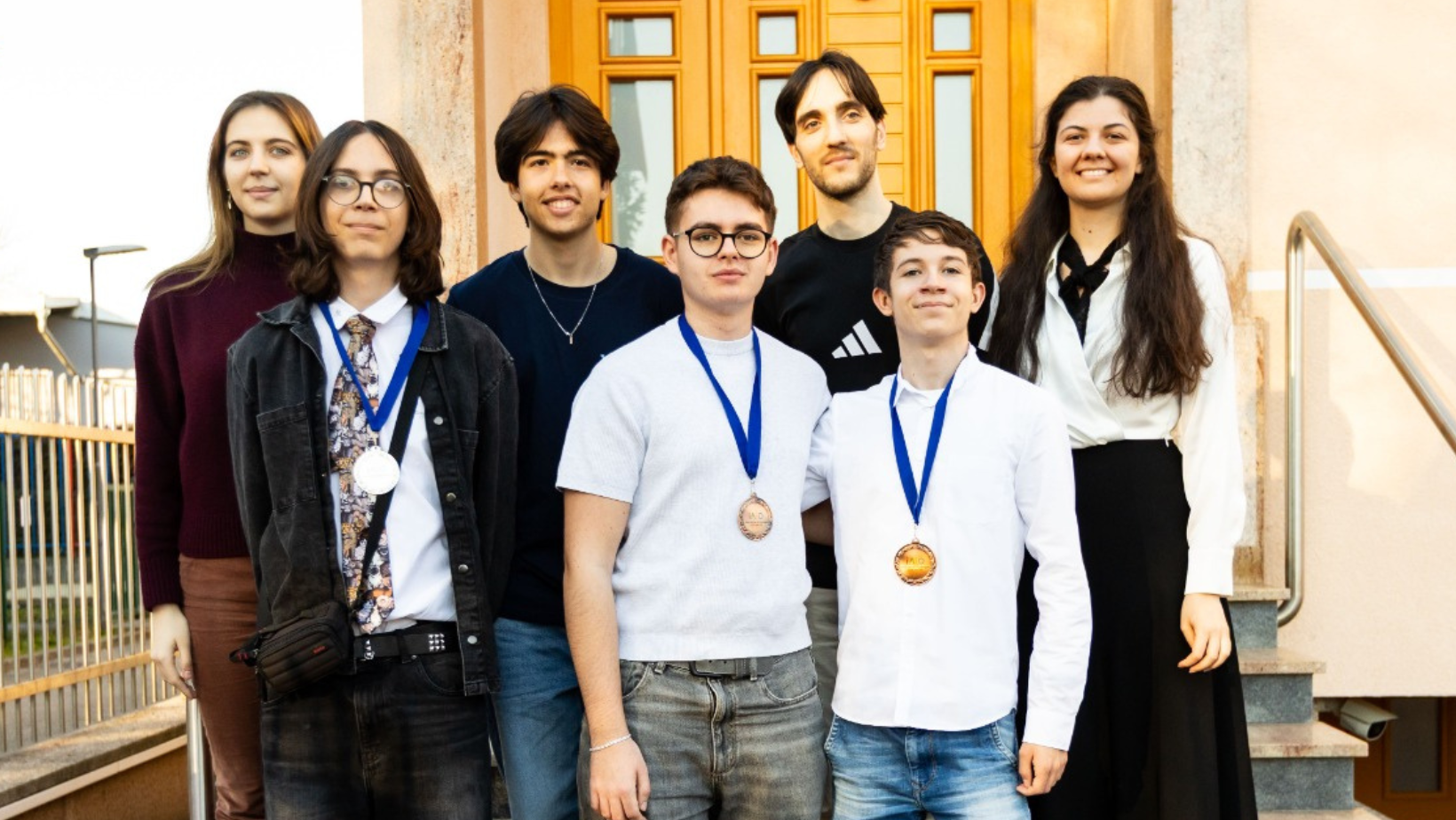Elevii români au câștigat trei medalii la Olimpiada Internațională de Iarnă de Inteligență Artificială