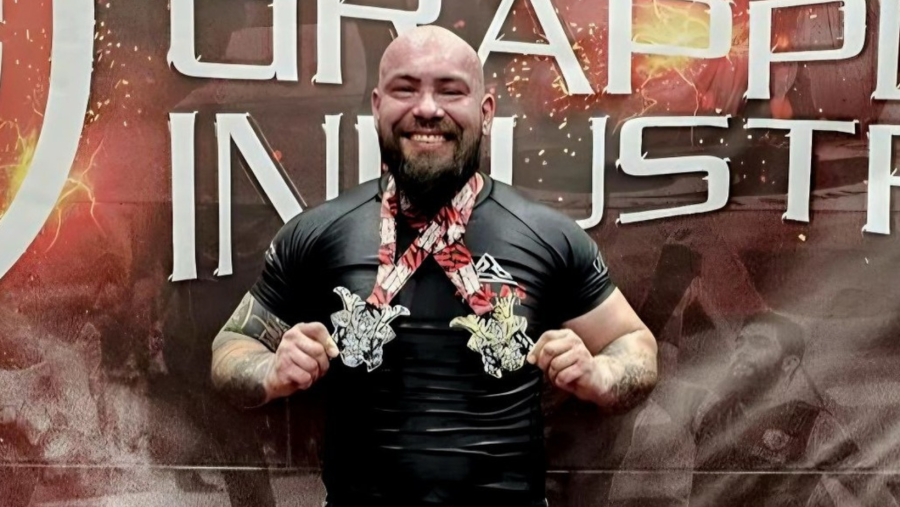 Polițistul arădean Alexandru-Iulian Vereș a câștigat 1 medalie de aur și 1 de argint la o competiție internațională de Jiu-jitsu brazilian