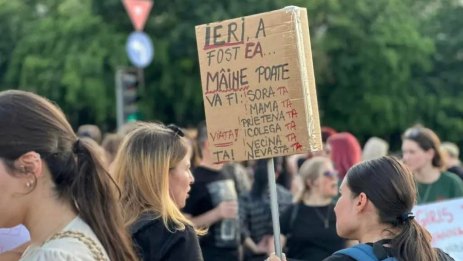 „Legea femicidului” a fost adoptată de Parlament: pedepse cu ani mulți de închisoare sau chiar detenție pe viață