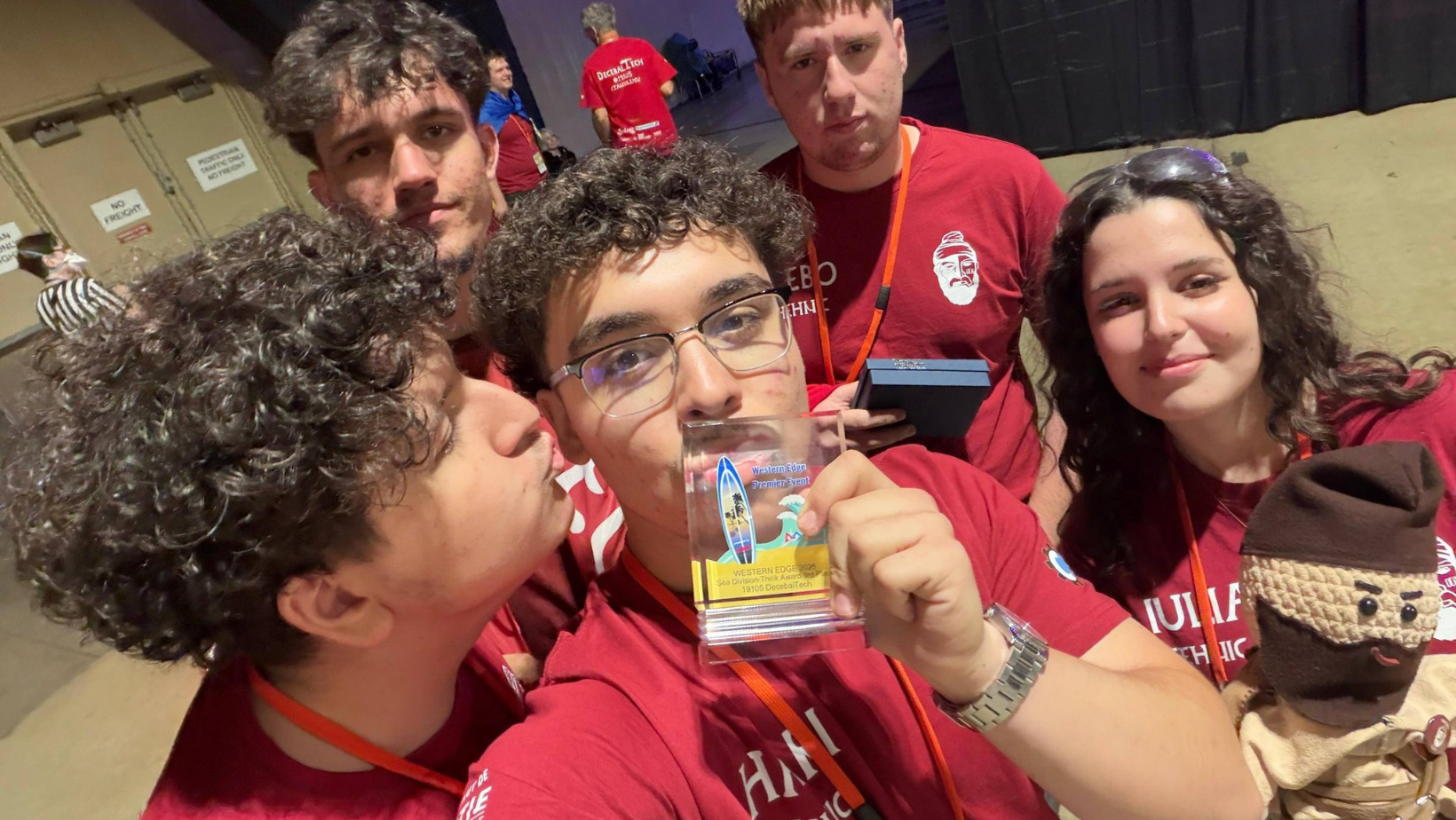 O echipă de robotică din vestul țării a câștigat premiul 'Think Award 3' la competiția internațională FTC Western Edge Premier 2026, California