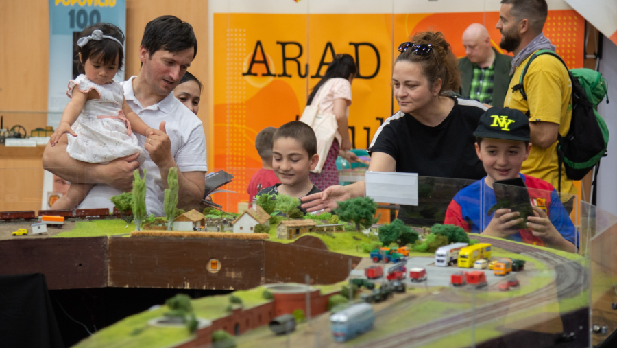 Zeci de colecționari europeni și mii de vizitatori, reuniți la Arad de aceeași mare pasiune pentru istoria și modelismul feroviar