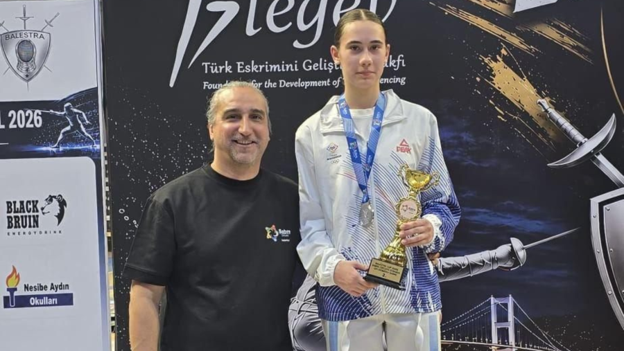 Scrimă: Mara Ionescu a câștigat medalia de argint la Istanbul