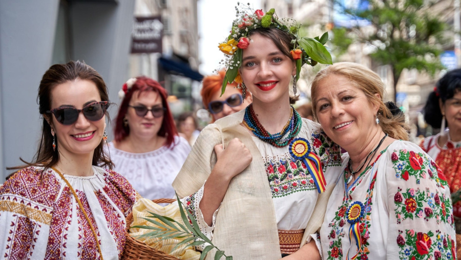 24 iunie - Ziua Iei tradiționale românești
