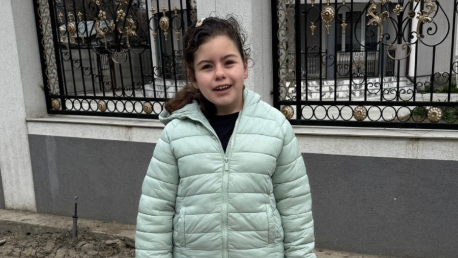 La doar 12 ani, Larisa a trecut prin 14 anestezii și mai multe operații. În septembrie urmează intervenția care ar putea pune capăt anilor de suferință