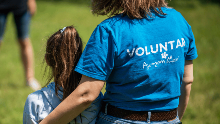 Se caută 1000 de voluntari care să fie modele pentru copiii instituționalizați din Arad și alte județe